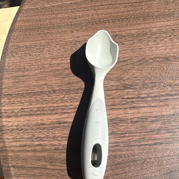 Pampered Chef Ice Cream Scoop 2731 Non Stick Pointed Cut Hard Ice Cream Easy - Picture 1 of 4